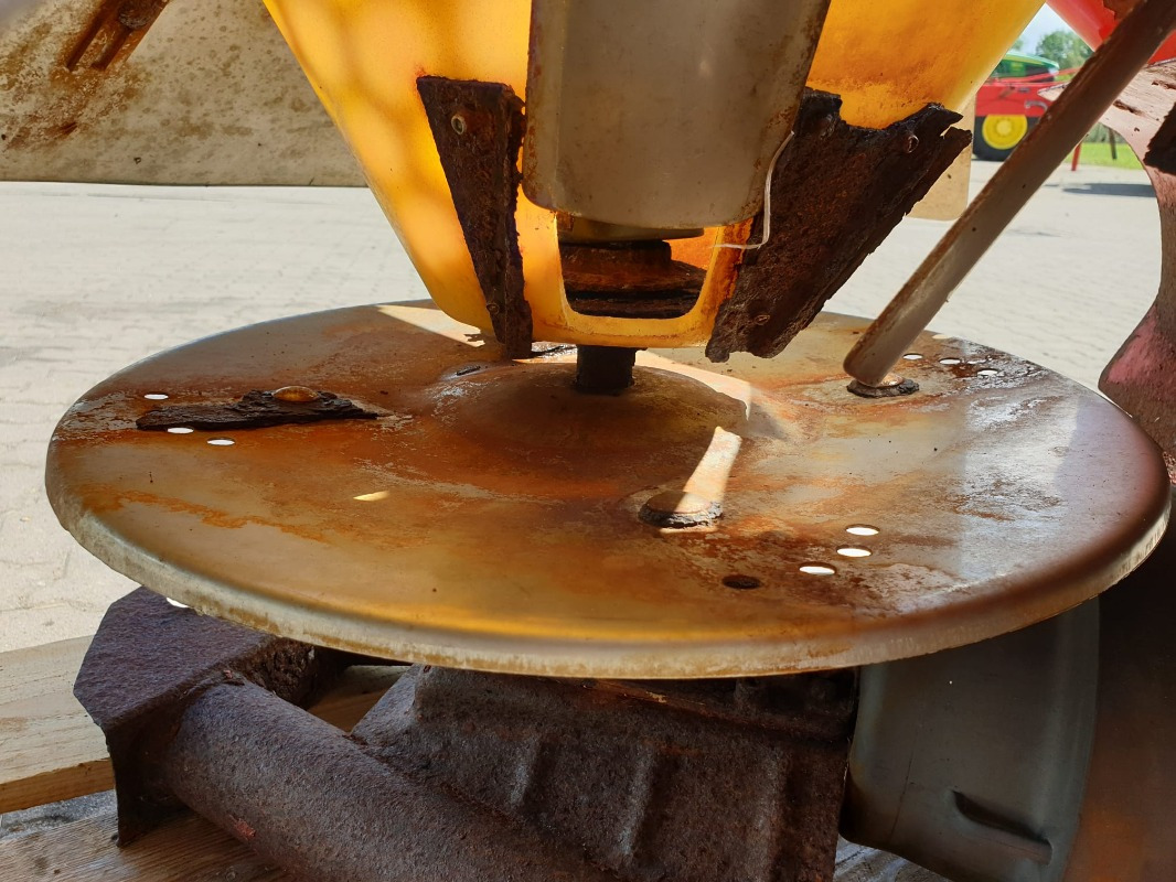 Zout/ Zandstrooier Saphir PLS 500/2013: afbeelding 8 Zout/ Zandstrooier Saphir PLS 500/2013: afbeelding 8