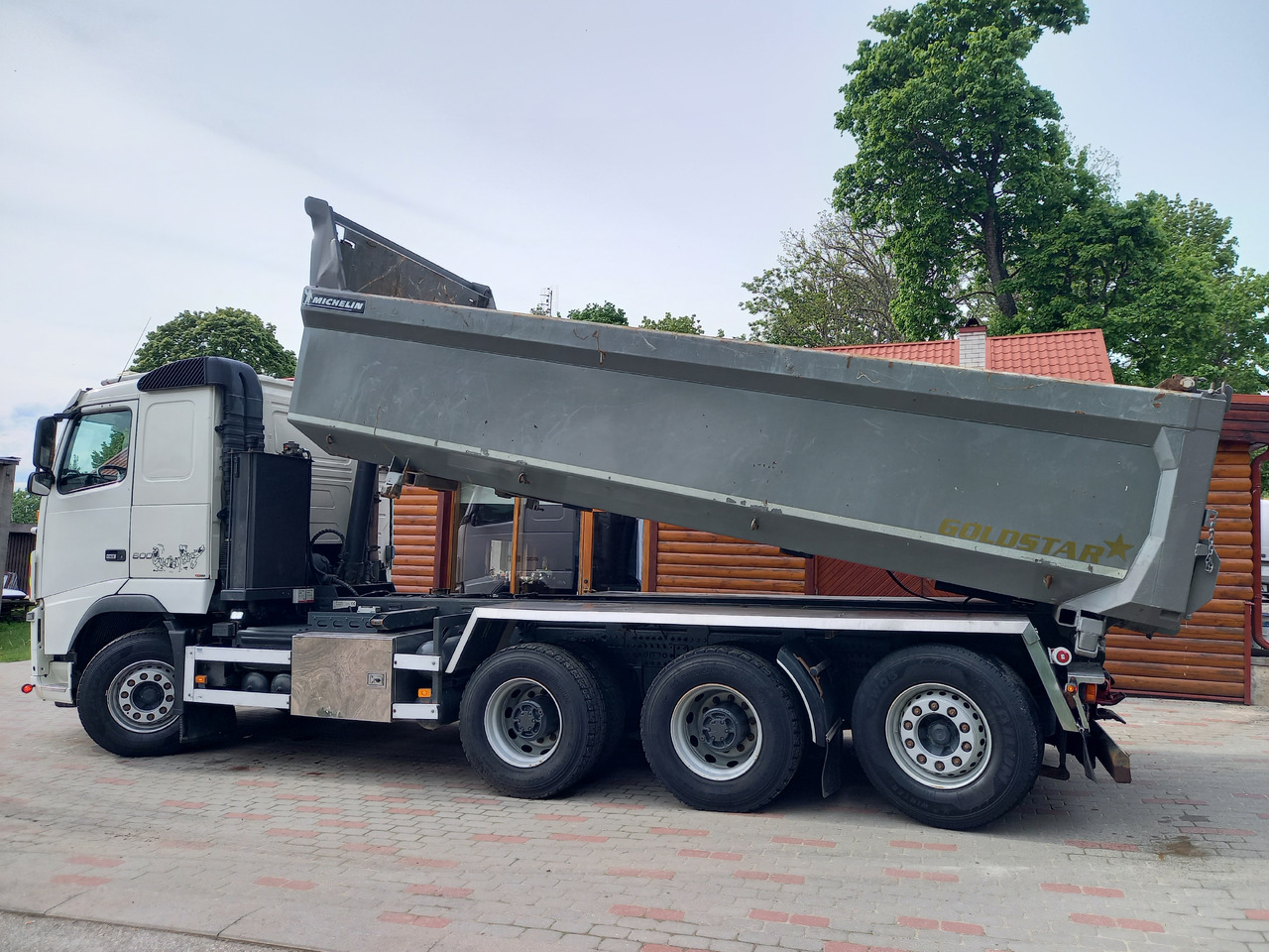 VOLVO FH16, 8x4, BIG AXLES, RETARDER, GW 39500 KG - Kipper vrachtwagen: afbeelding 2 VOLVO FH16, 8x4, BIG AXLES, RETARDER, GW 39500 KG - Kipper vrachtwagen: afbeelding 2