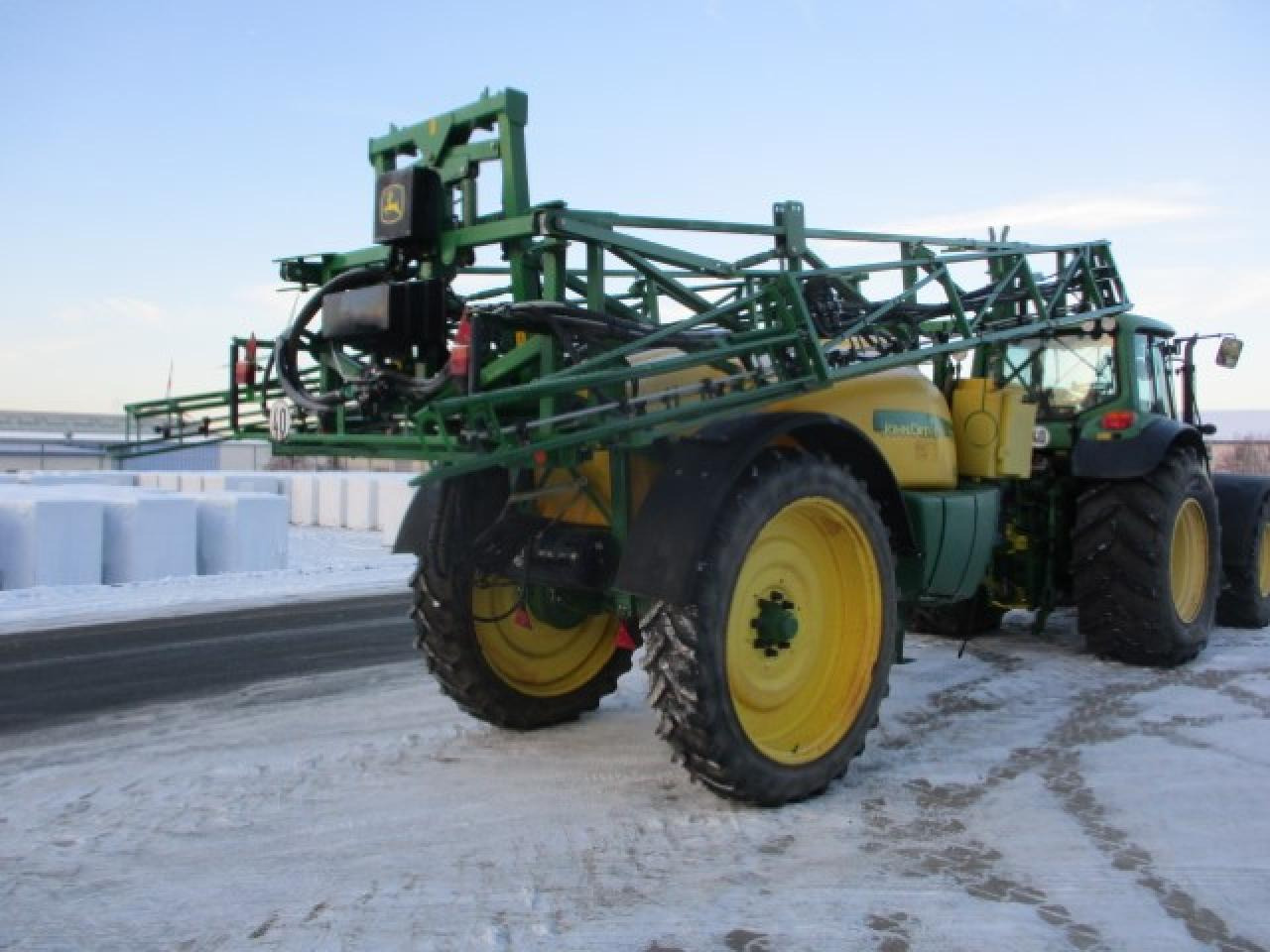 John Deere 732 - Getrokken veldspuit: afbeelding 4 John Deere 732 - Getrokken veldspuit: afbeelding 4