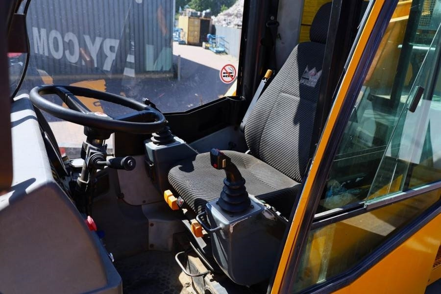 Demag AC30 City Diesel, 4x4x4 Drive, 30t Capacity, 25m M - Alle terrein kraan: afbeelding 4 Demag AC30 City Diesel, 4x4x4 Drive, 30t Capacity, 25m M - Alle terrein kraan: afbeelding 4
