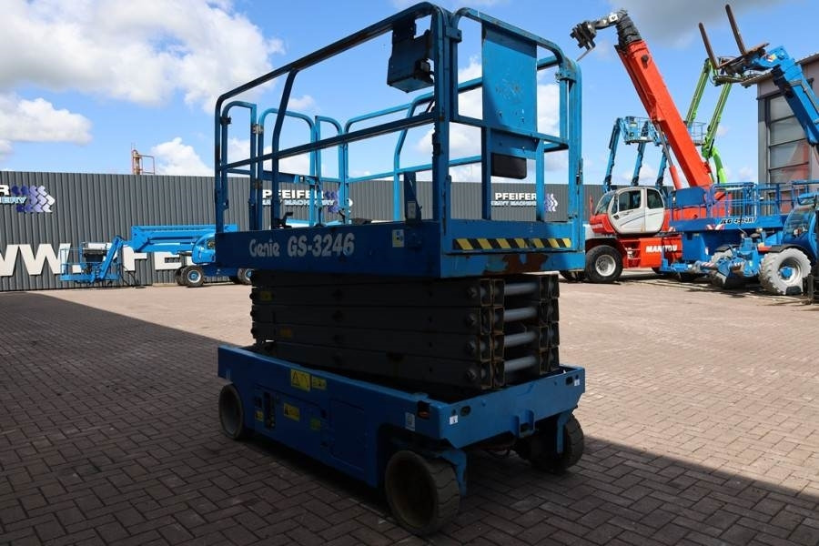 Genie GS3246 Electric, Working Height 11.75 m, 318kg Cap - Schaarlift: afbeelding 2 Genie GS3246 Electric, Working Height 11.75 m, 318kg Cap - Schaarlift: afbeelding 2
