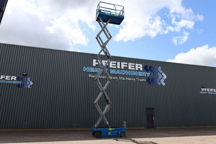 Genie GS3246 Electric, Working Height 11.75 m, 318kg Cap - Schaarlift: afbeelding 3 Genie GS3246 Electric, Working Height 11.75 m, 318kg Cap - Schaarlift: afbeelding 3