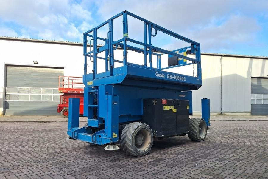 Genie GS4069DC Electric, 14m Working Height, 363kg Capac - Schaarlift: afbeelding 2 Genie GS4069DC Electric, 14m Working Height, 363kg Capac - Schaarlift: afbeelding 2