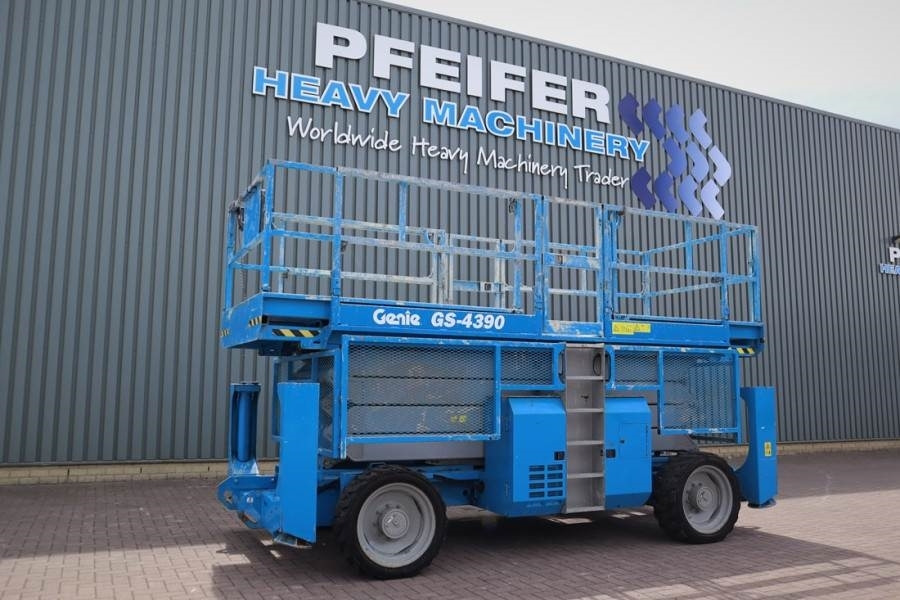 Genie GS4390 Diesel, 4x4 Drive, 15.11m Working Height 68 - Schaarlift: afbeelding 1 Genie GS4390 Diesel, 4x4 Drive, 15.11m Working Height 68 - Schaarlift: afbeelding 1
