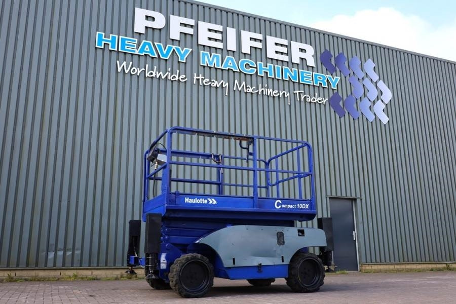 Haulotte COMPACT 10DX Diesel, 4x4 Drive, 10.15m Working Hei - Schaarlift: afbeelding 1 Haulotte COMPACT 10DX Diesel, 4x4 Drive, 10.15m Working Hei - Schaarlift: afbeelding 1