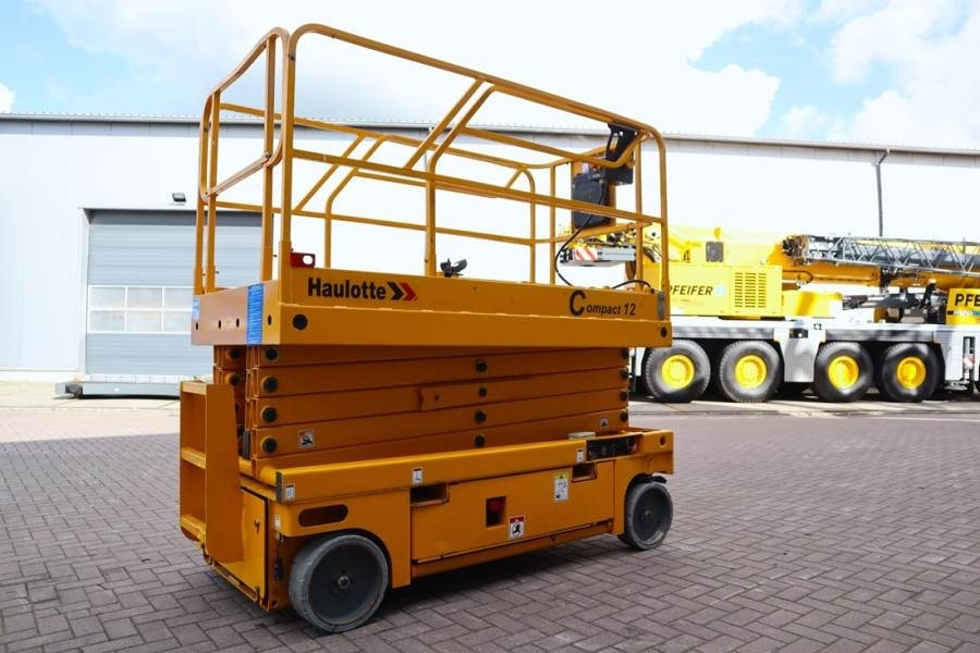 Haulotte Compact 12 Electric, 12m Working Height, 300kg Cap  - Schaarlift: afbeelding 2 Haulotte Compact 12 Electric, 12m Working Height, 300kg Cap  - Schaarlift: afbeelding 2