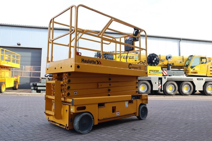 Haulotte Compact 12 Electric, 12m Working Height, 300kg Cap  - Schaarlift: afbeelding 2 Haulotte Compact 12 Electric, 12m Working Height, 300kg Cap  - Schaarlift: afbeelding 2