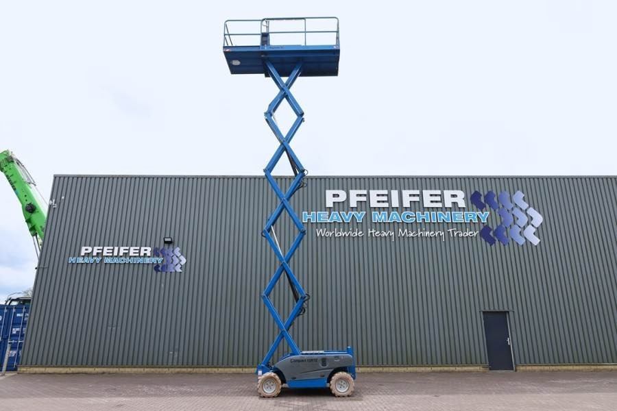 Haulotte Compact 12RTE Electric, 12m Working Height, 450kg - Schaarlift: afbeelding 3 Haulotte Compact 12RTE Electric, 12m Working Height, 450kg - Schaarlift: afbeelding 3