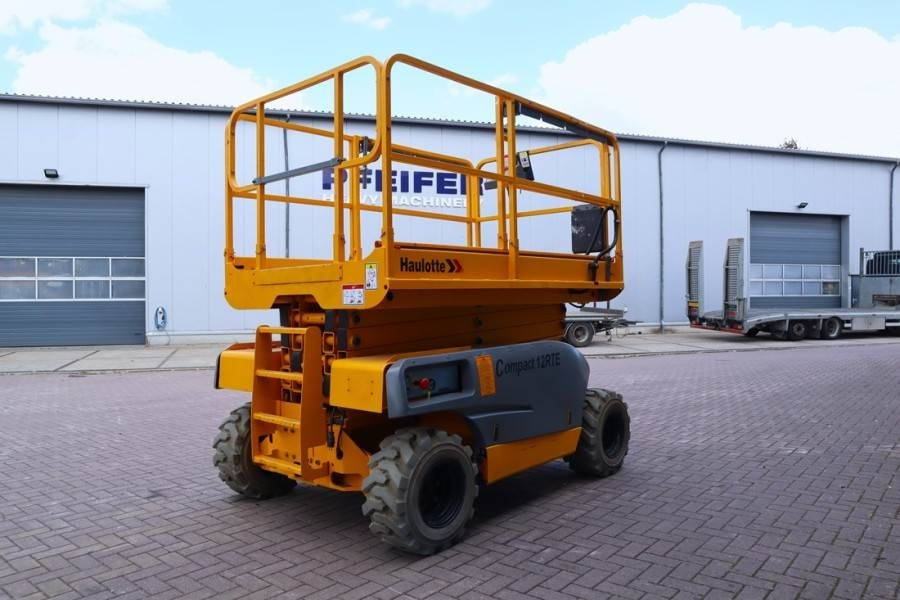 Haulotte Compact 12RTE Electric, 12m Working Height, 450kg  - Schaarlift: afbeelding 2 Haulotte Compact 12RTE Electric, 12m Working Height, 450kg  - Schaarlift: afbeelding 2
