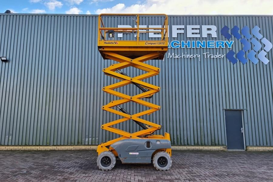 Haulotte Compact 12RTE Electric, 12m Working Height, 450kg - Schaarlift: afbeelding 2 Haulotte Compact 12RTE Electric, 12m Working Height, 450kg - Schaarlift: afbeelding 2