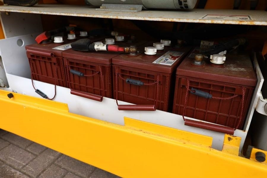 Haulotte Compact 12RTE Electric, 12m Working Height, 450kg - Schaarlift: afbeelding 4 Haulotte Compact 12RTE Electric, 12m Working Height, 450kg - Schaarlift: afbeelding 4