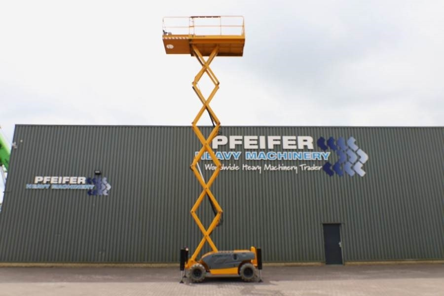 Haulotte Compact 12RTE Electric, 12m Working Height, 450kg - Schaarlift: afbeelding 3 Haulotte Compact 12RTE Electric, 12m Working Height, 450kg - Schaarlift: afbeelding 3