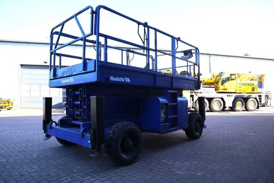 Haulotte H15SX New Tyres, Diesel, 4x4 Drive, 15 Working Hei - Schaarlift: afbeelding 2 Haulotte H15SX New Tyres, Diesel, 4x4 Drive, 15 Working Hei - Schaarlift: afbeelding 2