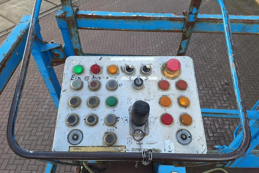 Holland Lift Megastar G300DL30/S Diesel, 4x4x4 Drive, 33.5m Wor - Schaarlift: afbeelding 4 Holland Lift Megastar G300DL30/S Diesel, 4x4x4 Drive, 33.5m Wor - Schaarlift: afbeelding 4