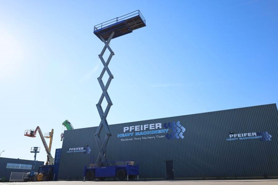 Liftlux SL205-25D Diesel, 4x4 Drive, Hydraulic Deck Extens - Schaarlift: afbeelding 3 Liftlux SL205-25D Diesel, 4x4 Drive, Hydraulic Deck Extens - Schaarlift: afbeelding 3