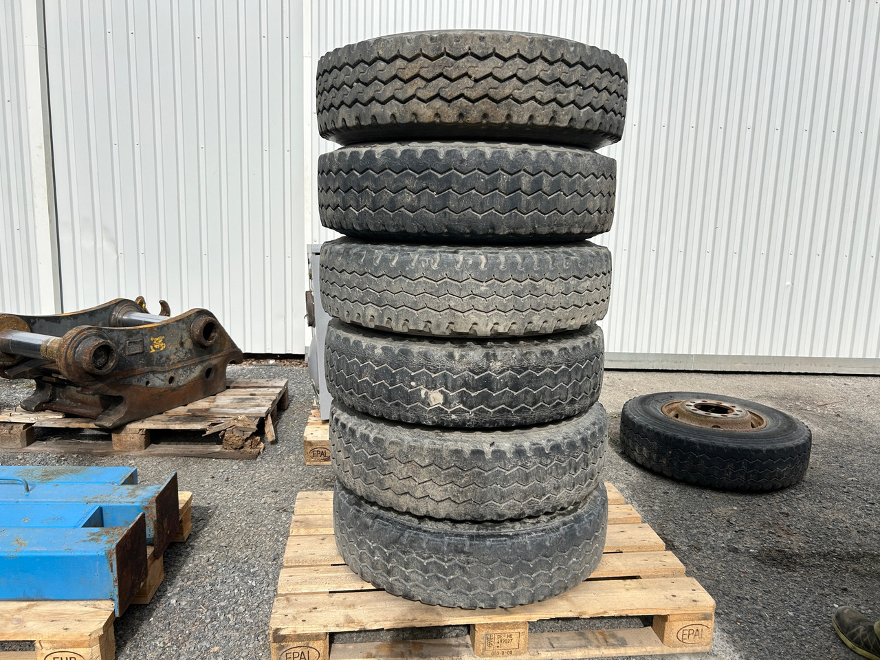 Däck med fälg 10R17.5 7st - Complete wiel voor Lader: afbeelding 1 Däck med fälg 10R17.5 7st - Complete wiel voor Lader: afbeelding 1