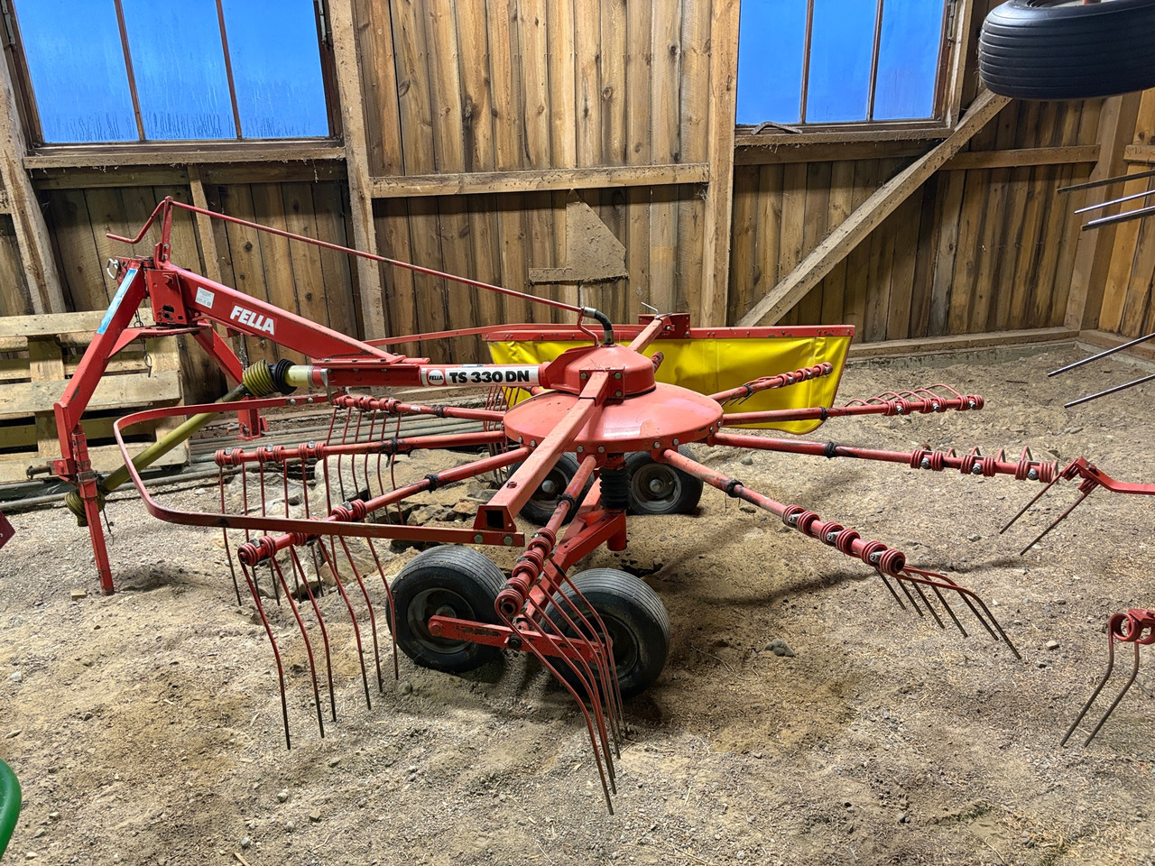Fella TS 330 DN - Hooischudder: afbeelding 1 Fella TS 330 DN - Hooischudder: afbeelding 1