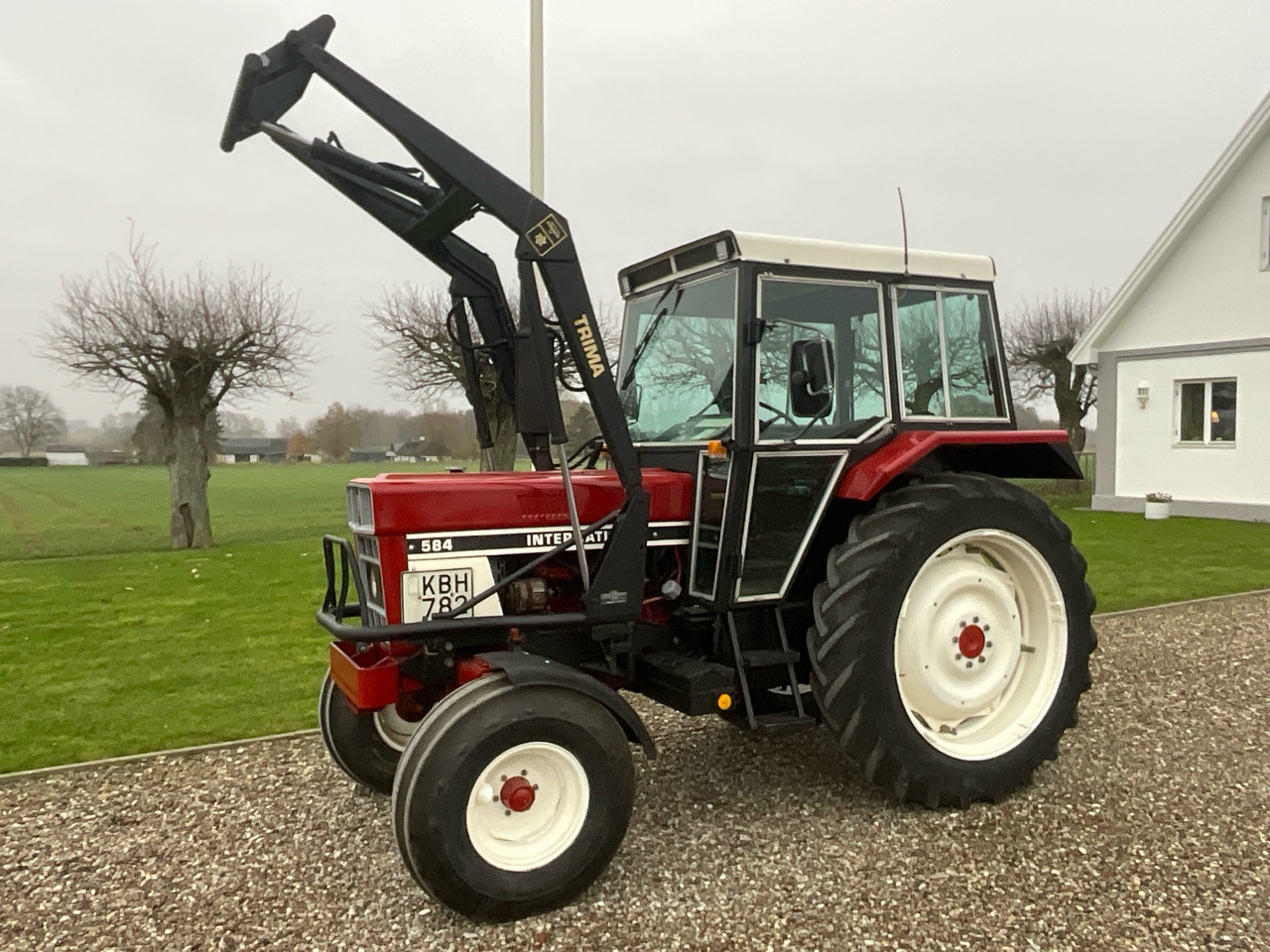 International 584 - Tractor: afbeelding 1 International 584 - Tractor: afbeelding 1