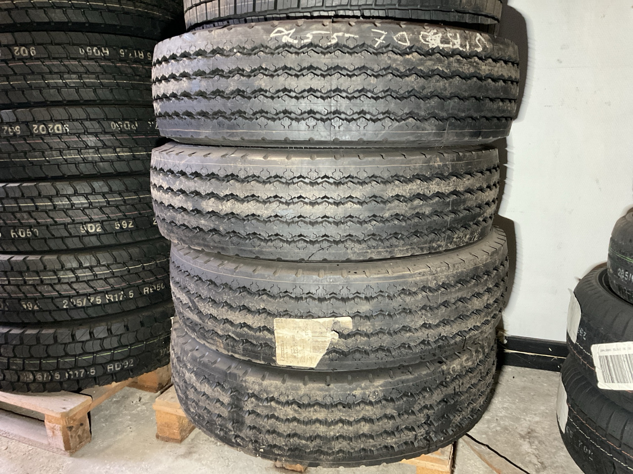 Michelin 255/70R22.5 - Band voor Vrachtwagen: afbeelding 1 Michelin 255/70R22.5 - Band voor Vrachtwagen: afbeelding 1