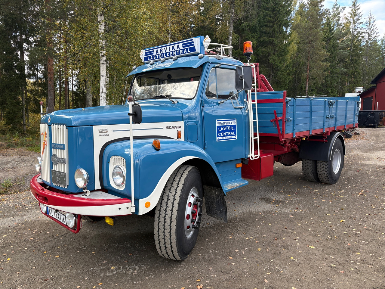 Scania 85 Super - Kipper vrachtwagen, Kraanwagen: afbeelding 1 Scania 85 Super - Kipper vrachtwagen, Kraanwagen: afbeelding 1