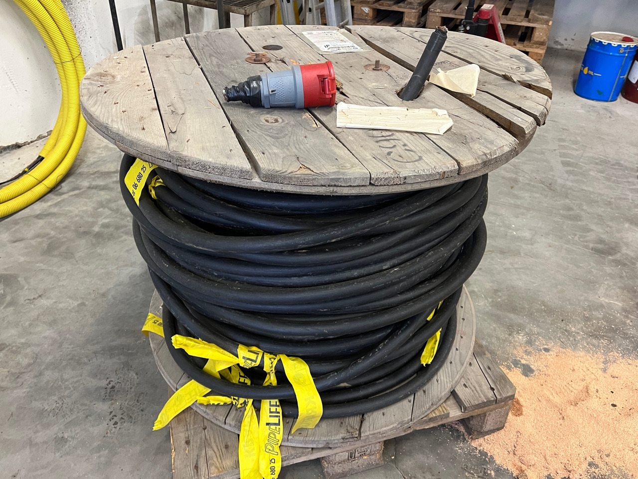 Seval  - Bouwmaterieel: afbeelding 1 Seval  - Bouwmaterieel: afbeelding 1
