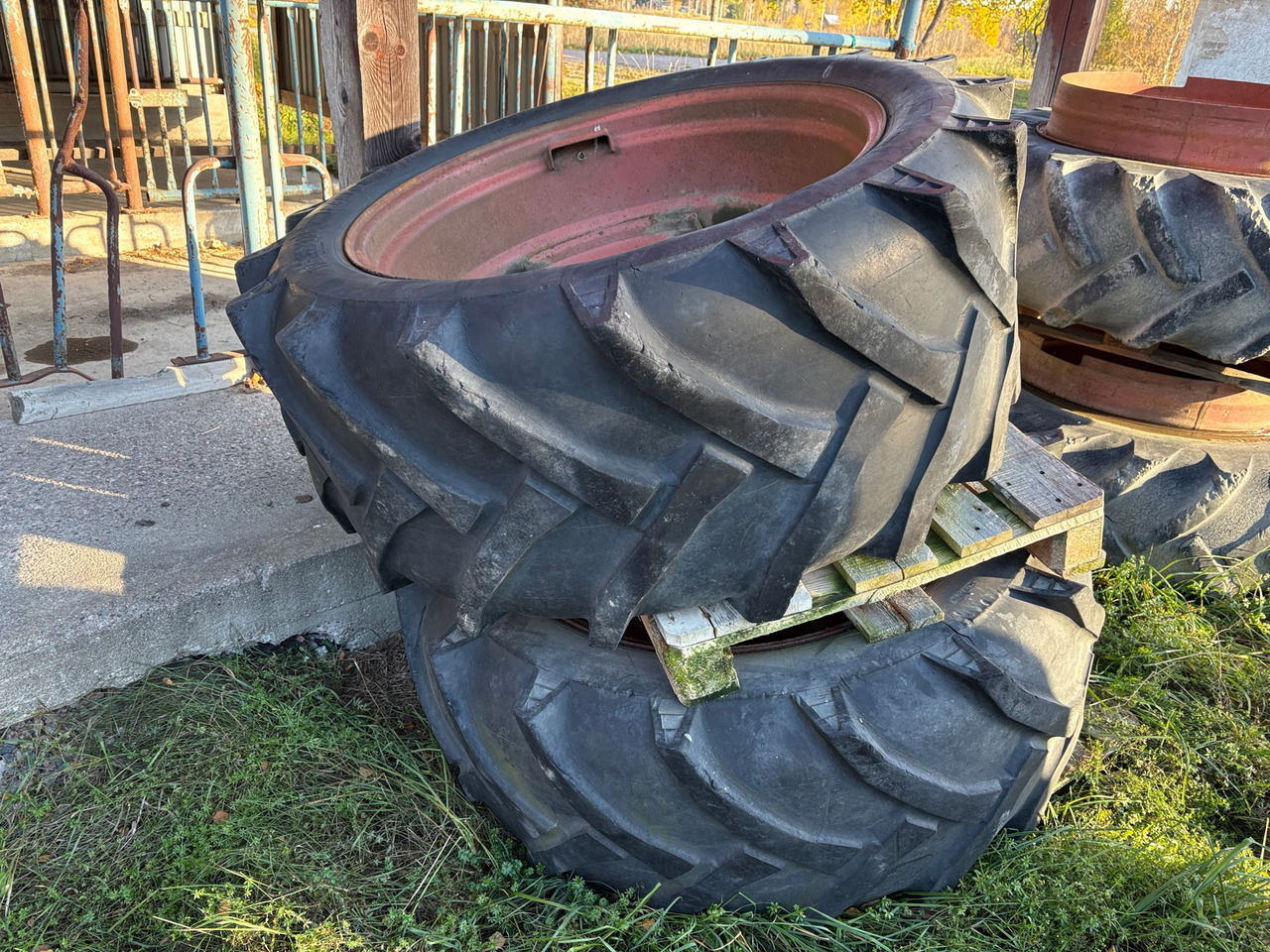 Trelleborg Tractor twin 414 - Band voor Landbouwmachine: afbeelding 1 Trelleborg Tractor twin 414 - Band voor Landbouwmachine: afbeelding 1
