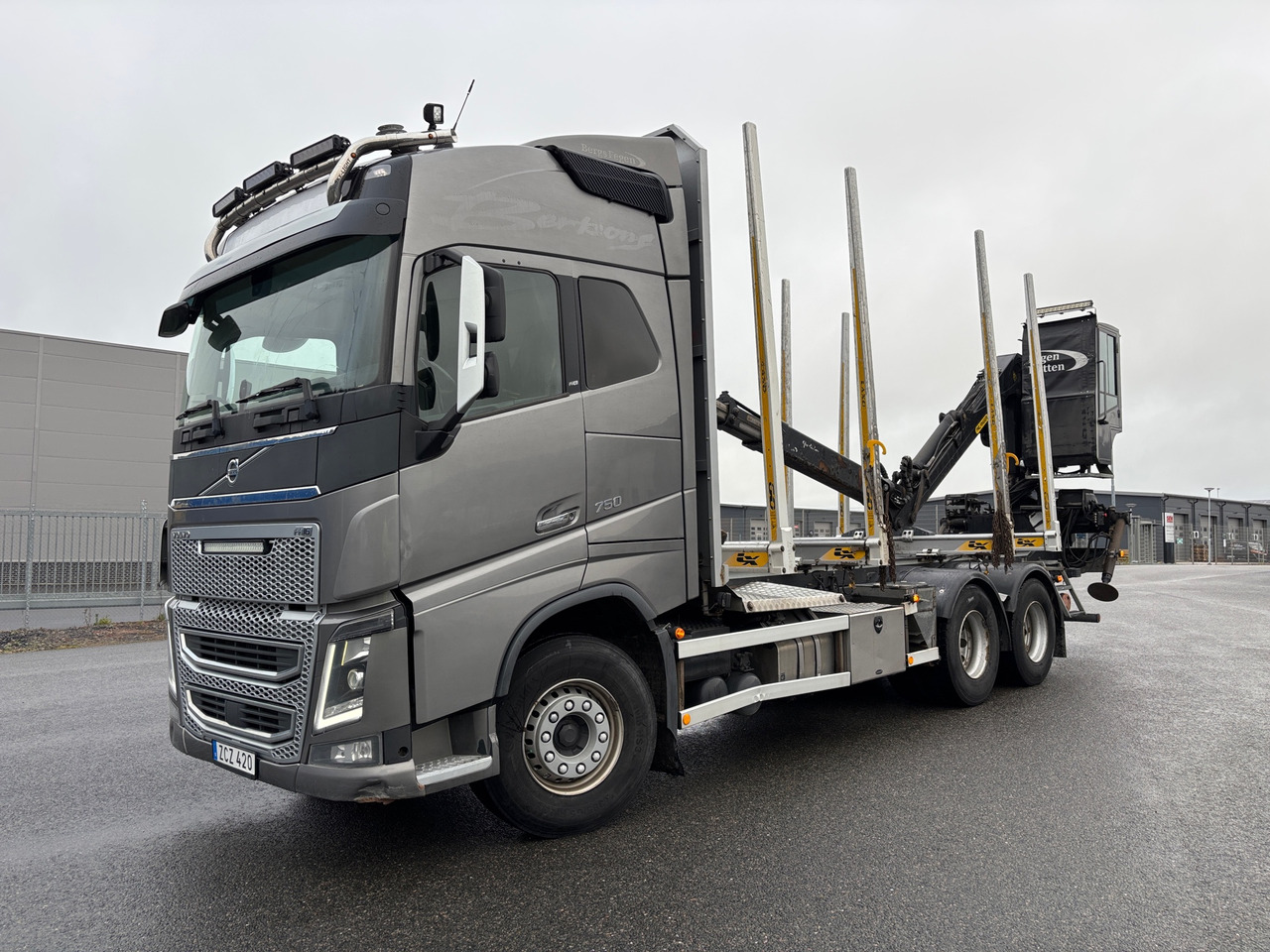 Volvo FH16 - Houttransport, Kraanwagen: afbeelding 1 Volvo FH16 - Houttransport, Kraanwagen: afbeelding 1