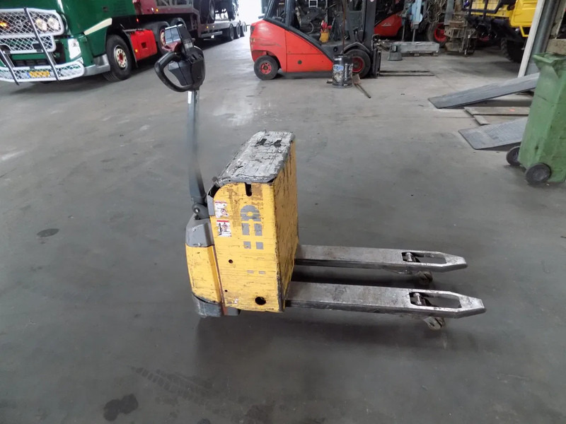 Atlet electrick lift choice off 3 pieces accu - Elektrische heftruck: afbeelding 1 Atlet electrick lift choice off 3 pieces accu - Elektrische heftruck: afbeelding 1