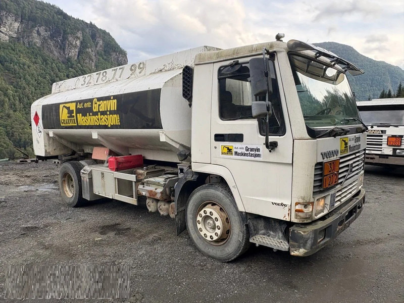 Volvo FL 7 Volvo FL7 285 Fuel tanker 4x2 - Tankwagen: afbeelding 1 Volvo FL 7 Volvo FL7 285 Fuel tanker 4x2 - Tankwagen: afbeelding 1