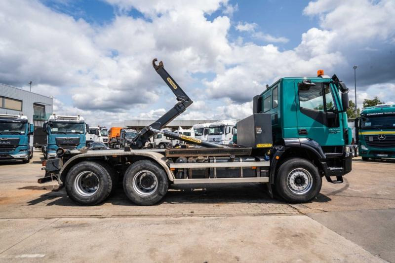 Iveco TRAKKER 360-6x4-PALFINGER - Haakarmsysteem vrachtwagen: afbeelding 3 Iveco TRAKKER 360-6x4-PALFINGER - Haakarmsysteem vrachtwagen: afbeelding 3