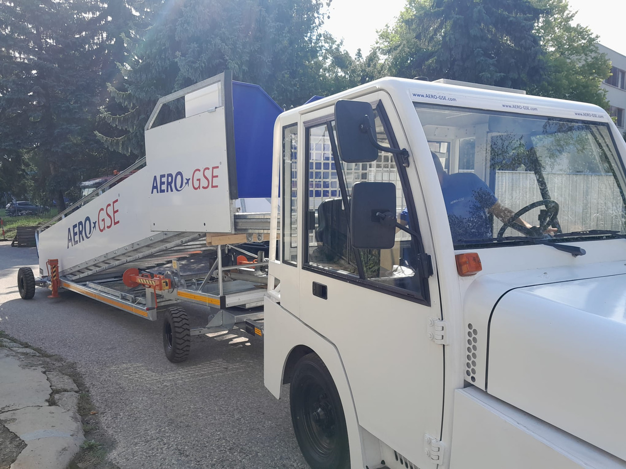 AERO-GSE stairs Towable stairs with the pedestrian movement ( 2,4-3,8m) - Passagierstrap: afbeelding 5 AERO-GSE stairs Towable stairs with the pedestrian movement ( 2,4-3,8m) - Passagierstrap: afbeelding 5