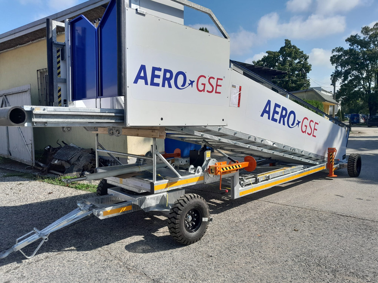 AERO-GSE stairs Towable stairs with the pedestrian movement ( 2,4-3,8m) - Passagierstrap: afbeelding 4 AERO-GSE stairs Towable stairs with the pedestrian movement ( 2,4-3,8m) - Passagierstrap: afbeelding 4