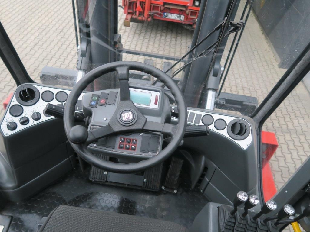 Kalmar DCE150-6 Marine Forklift For Boat Handling - Diesel heftruck: afbeelding 3 Kalmar DCE150-6 Marine Forklift For Boat Handling - Diesel heftruck: afbeelding 3