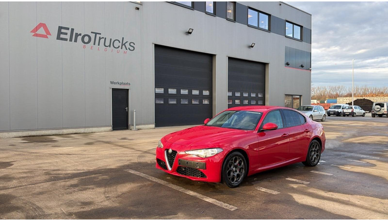 Alfa Romeo Giulia 2.0T (BELGIAN CAR / 200 PS / AUTOMATIC GEARBOX / NAVI / AIRCO / MEMORY SEATS / CAMERA) - Sedan: afbeelding 3 Alfa Romeo Giulia 2.0T (BELGIAN CAR / 200 PS / AUTOMATIC GEARBOX / NAVI / AIRCO / MEMORY SEATS / CAMERA) - Sedan: afbeelding 3