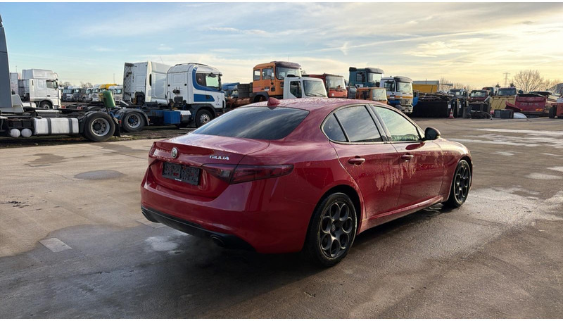 Alfa Romeo Giulia 2.0T (BELGIAN CAR / 200 PS / AUTOMATIC GEARBOX / NAVI / AIRCO / MEMORY SEATS / CAMERA) - Sedan: afbeelding 5 Alfa Romeo Giulia 2.0T (BELGIAN CAR / 200 PS / AUTOMATIC GEARBOX / NAVI / AIRCO / MEMORY SEATS / CAMERA) - Sedan: afbeelding 5