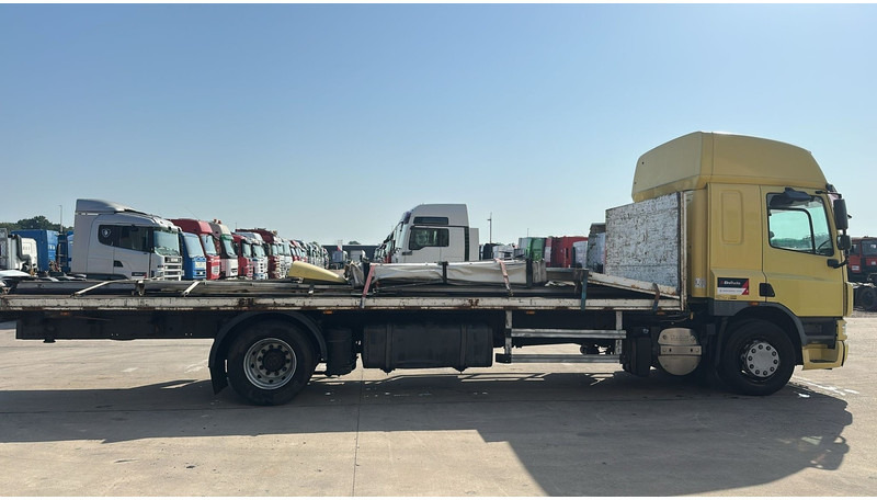 DAF 75 CF 310 (GOOD CONDITION / POSSIBLE AS BOX WITH CURTAIN / BONNE ETAT) - Vrachtwagen met open laadbak: afbeelding 4 DAF 75 CF 310 (GOOD CONDITION / POSSIBLE AS BOX WITH CURTAIN / BONNE ETAT) - Vrachtwagen met open laadbak: afbeelding 4