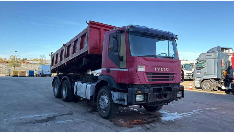 Iveco Eurotrakker 260 E 34 (POMPE MANUELLE / MANUAL PUMP / LAMES / GRAND PONT / BOITE MANUELLE) - Kipper vrachtwagen: afbeelding 2 Iveco Eurotrakker 260 E 34 (POMPE MANUELLE / MANUAL PUMP / LAMES / GRAND PONT / BOITE MANUELLE) - Kipper vrachtwagen: afbeelding 2