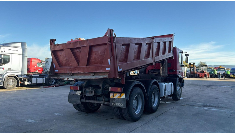 Iveco Eurotrakker 260 E 34 (POMPE MANUELLE / MANUAL PUMP / LAMES / GRAND PONT / BOITE MANUELLE) - Kipper vrachtwagen: afbeelding 4 Iveco Eurotrakker 260 E 34 (POMPE MANUELLE / MANUAL PUMP / LAMES / GRAND PONT / BOITE MANUELLE) - Kipper vrachtwagen: afbeelding 4