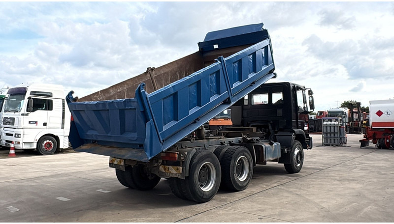 Iveco Eurotrakker 260 E 34 (POMPE MANUELLE / MANUAL PUMP / MANUAL GEARBOX / BOITE MANUELLE / LAMES) - Kipper vrachtwagen: afbeelding 4 Iveco Eurotrakker 260 E 34 (POMPE MANUELLE / MANUAL PUMP / MANUAL GEARBOX / BOITE MANUELLE / LAMES) - Kipper vrachtwagen: afbeelding 4