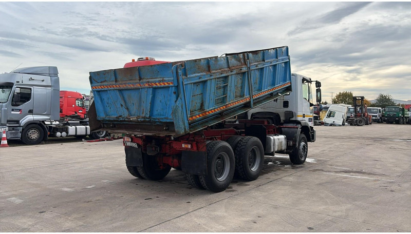 Iveco Eurotrakker 260 E 37 (POMPE MANUELLE / MANUAL PUMP / LAMES / STEEL SUSP. / BIG AXLE / GRANT PONT) - Kipper vrachtwagen: afbeelding 4 Iveco Eurotrakker 260 E 37 (POMPE MANUELLE / MANUAL PUMP / LAMES / STEEL SUSP. / BIG AXLE / GRANT PONT) - Kipper vrachtwagen: afbeelding 4