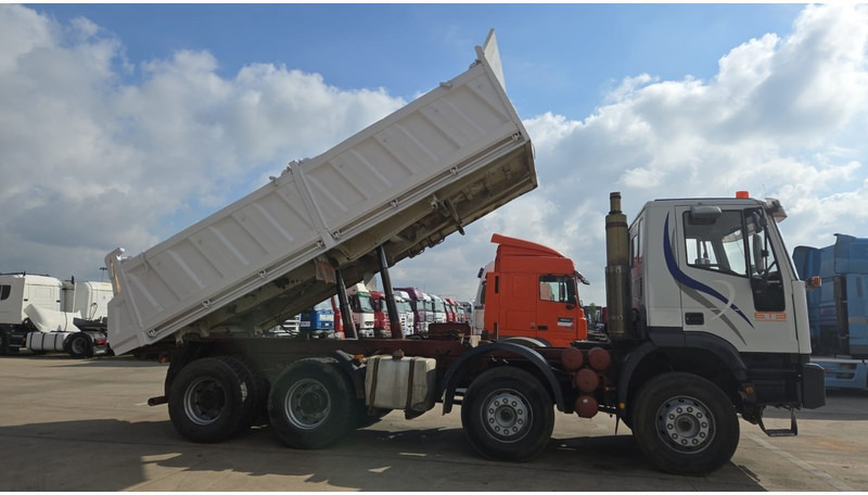 Iveco Eurotrakker 340 E 42 (MANUAL PUMP / POMPE MANUELLE / GRAND PONT / LAMES / STEEL SUSP.) - Kipper vrachtwagen: afbeelding 4 Iveco Eurotrakker 340 E 42 (MANUAL PUMP / POMPE MANUELLE / GRAND PONT / LAMES / STEEL SUSP.) - Kipper vrachtwagen: afbeelding 4