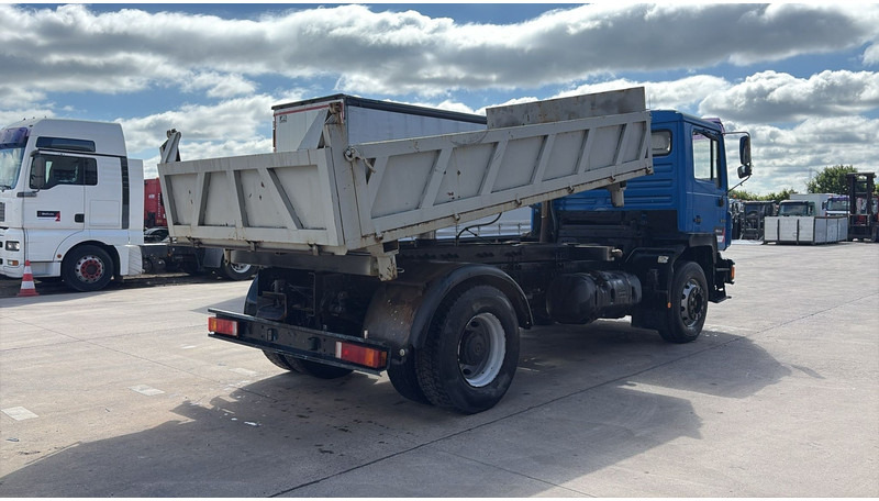 MAN 19.322 (MANUAL PUMP / STEEL SUSP. / LAMES / POMPE MANUELLE / BIG AXLE / GRAND PONT) - Kipper vrachtwagen: afbeelding 5 MAN 19.322 (MANUAL PUMP / STEEL SUSP. / LAMES / POMPE MANUELLE / BIG AXLE / GRAND PONT) - Kipper vrachtwagen: afbeelding 5