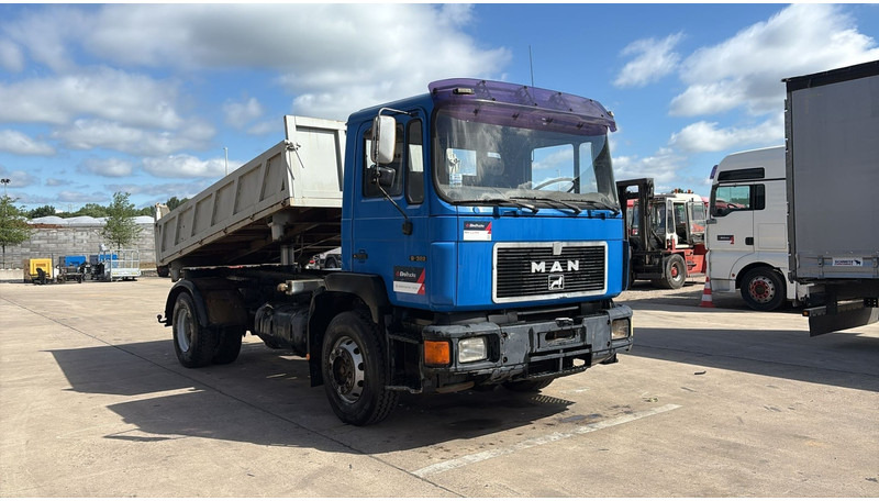 MAN 19.322 (MANUAL PUMP / STEEL SUSP. / LAMES / POMPE MANUELLE / BIG AXLE / GRAND PONT) - Kipper vrachtwagen: afbeelding 3 MAN 19.322 (MANUAL PUMP / STEEL SUSP. / LAMES / POMPE MANUELLE / BIG AXLE / GRAND PONT) - Kipper vrachtwagen: afbeelding 3