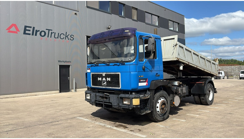 MAN 19.322 (MANUAL PUMP / STEEL SUSP. / LAMES / POMPE MANUELLE / BIG AXLE / GRAND PONT) - Kipper vrachtwagen: afbeelding 1 MAN 19.322 (MANUAL PUMP / STEEL SUSP. / LAMES / POMPE MANUELLE / BIG AXLE / GRAND PONT) - Kipper vrachtwagen: afbeelding 1