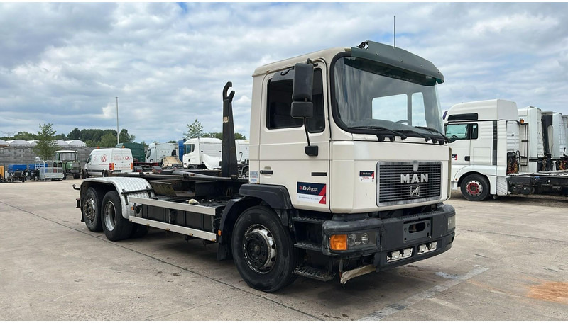 MAN 26.312 (6 CYLINDER / 6X2 / BELGIAN TRUCK IN GOOD CONDITION) - Haakarmsysteem vrachtwagen: afbeelding 3 MAN 26.312 (6 CYLINDER / 6X2 / BELGIAN TRUCK IN GOOD CONDITION) - Haakarmsysteem vrachtwagen: afbeelding 3