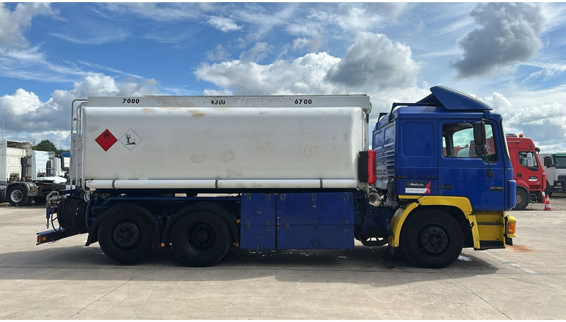 MAN 26.402 (18.000 L / 6X2 / 6 CYLINDER / FRONT STEEL / 3 COMPARTIMENTS) - Tankwagen: afbeelding 4 MAN 26.402 (18.000 L / 6X2 / 6 CYLINDER / FRONT STEEL / 3 COMPARTIMENTS) - Tankwagen: afbeelding 4