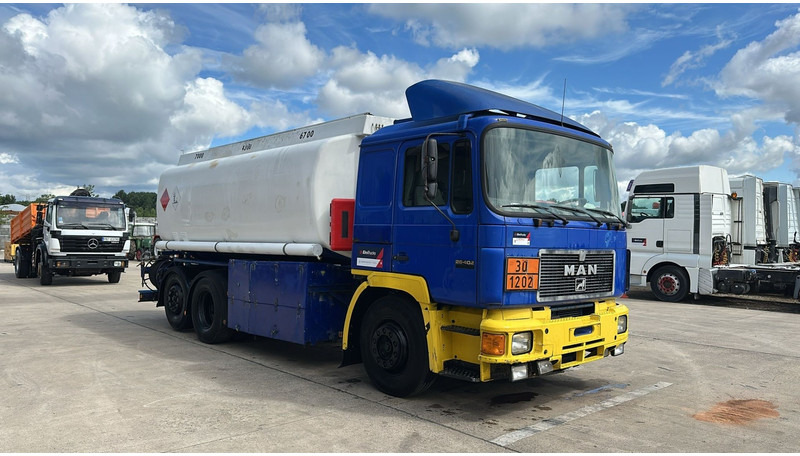 MAN 26.402 (18.000 L / 6X2 / 6 CYLINDER / FRONT STEEL / 3 COMPARTIMENTS) - Tankwagen: afbeelding 3 MAN 26.402 (18.000 L / 6X2 / 6 CYLINDER / FRONT STEEL / 3 COMPARTIMENTS) - Tankwagen: afbeelding 3