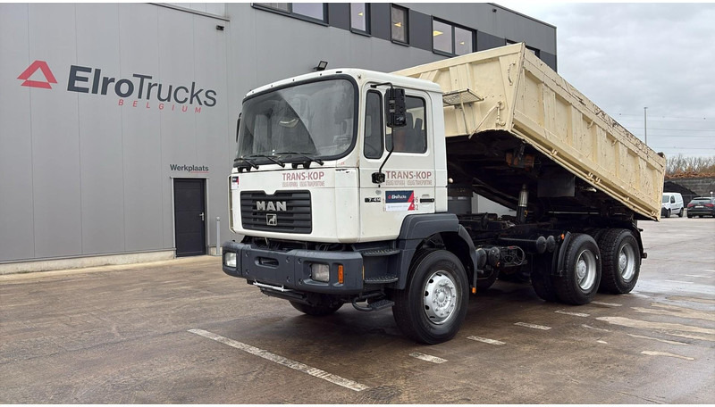 MAN 27.414 (6 CYLINDER / EURO 2 / TOP CONDITION / BONNE ETATT / GRAND PONT / LAMES / STEEL SUSP.) - Kipper vrachtwagen: afbeelding 1 MAN 27.414 (6 CYLINDER / EURO 2 / TOP CONDITION / BONNE ETATT / GRAND PONT / LAMES / STEEL SUSP.) - Kipper vrachtwagen: afbeelding 1
