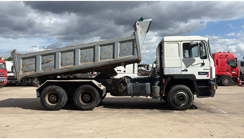 MAN 33.462 (MANUAL PUMP / POMPE MANUELLE / LAMES / GRAND PONT / 6 CYLINDER) - Kipper vrachtwagen: afbeelding 3 MAN 33.462 (MANUAL PUMP / POMPE MANUELLE / LAMES / GRAND PONT / 6 CYLINDER) - Kipper vrachtwagen: afbeelding 3