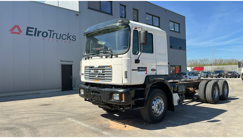 MAN 33.464 (6 CYLINDER / EURO 2 / SEMI MANUAL PUMP / BIG AXLE / STEEL SUSP. / LAMES) - Chassis vrachtwagen: afbeelding 1 MAN 33.464 (6 CYLINDER / EURO 2 / SEMI MANUAL PUMP / BIG AXLE / STEEL SUSP. / LAMES) - Chassis vrachtwagen: afbeelding 1